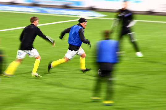 Falkenbergs Christoffer Carlsson värmer upp