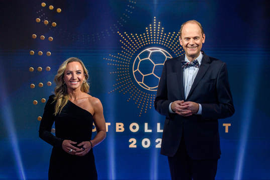 Programledarna Frida Nordstrand och Lasse Granqvist