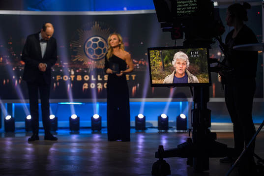 Pia Sundhage delar ut  Årets Piastipendiat