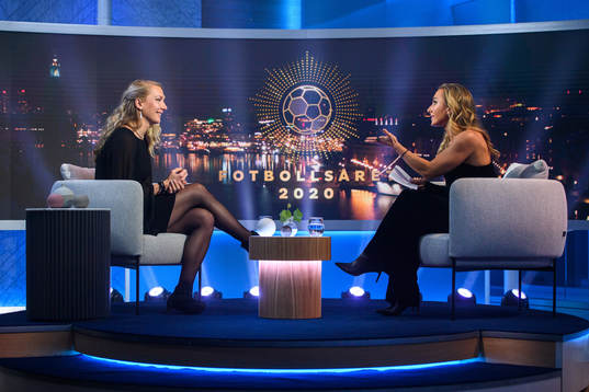 Domare Tess Olofsson och programledare Frida Nordstrand