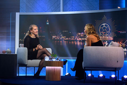 Domare Tess Olofsson och programledare Frida Nordstrand