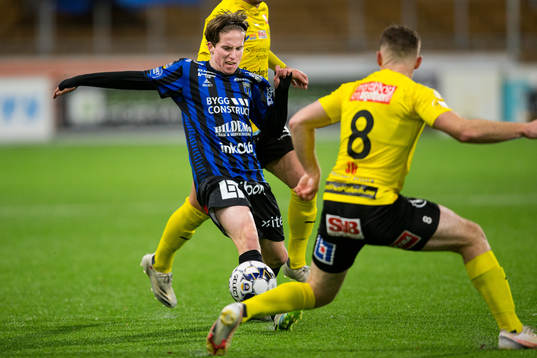 Sirius Johan Karlsson och Mjällbys Viktor Agardius