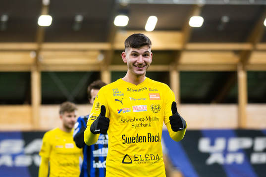 Mjällbys Besard Sabovic jublar