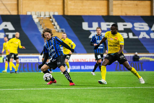 Sirius Axel Björnström och Mjällbys Moses Ogbu