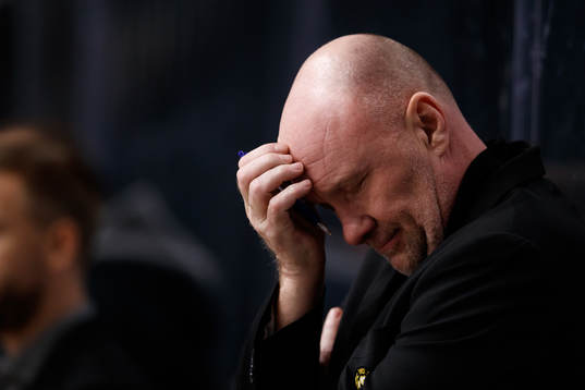 Brynäs tränare Peter Andersson deppar