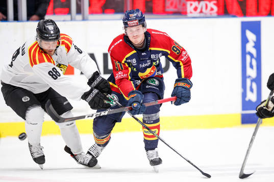Brynäs Jaedon Descheneau och Djurgårdens Linus Andersson