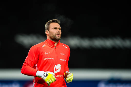 Håkon Eikemo Opdal of Brann warms up