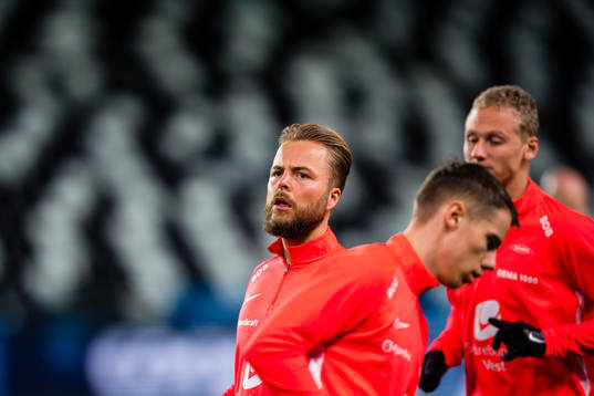 Sander Svendsen of Brann warms up