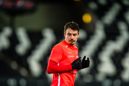 Vegard Valgermo Forren of Brann warms up