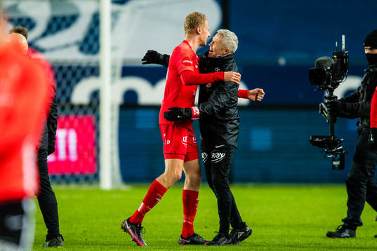 Kristoffer Ramos Barmen of Brann and Kåre Ingebrigtsen,