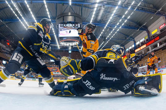 s Didrik Strömberg och målvakt Hugo Alnefelt