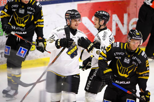 s Oliver Wahlstrom jublar