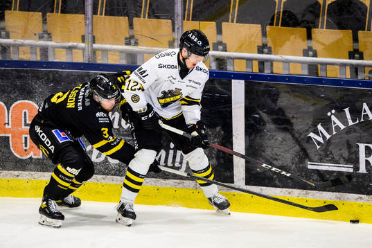 s Max Lindholm