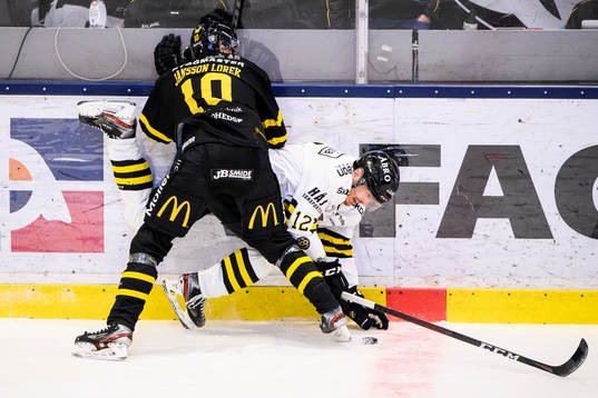 s Max Lindholm