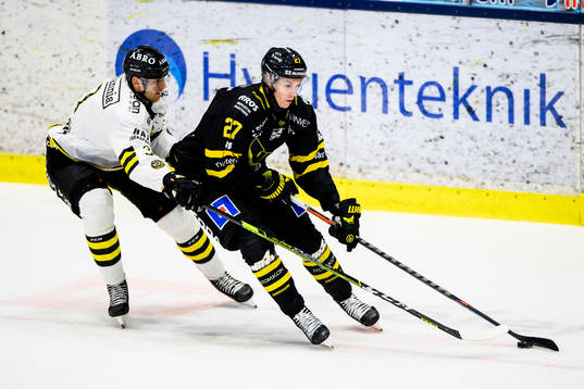 s Simon Fernholm och Västerås Sebastian Benker