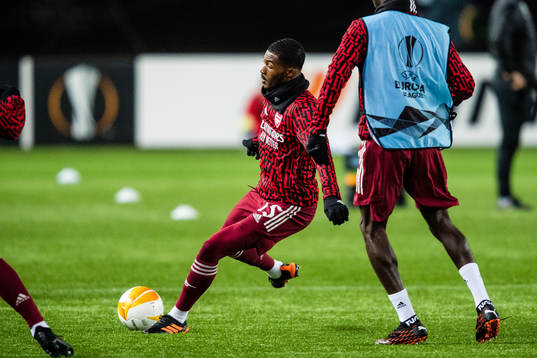 Ainsley Maitland-Niles of Arsenal warms up