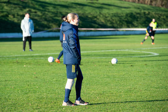 Filippa Curmark med bandage om benet