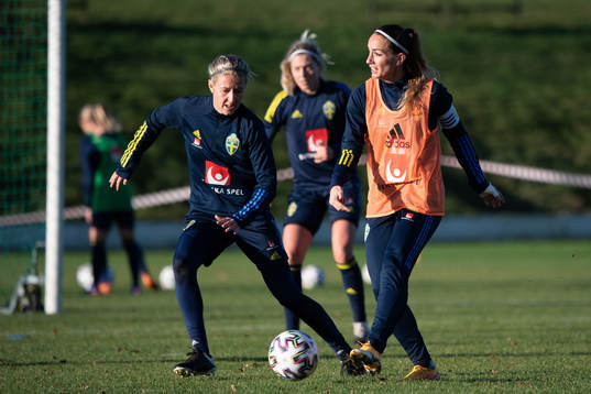 Emma Kullberg och Kosovare Asllani
