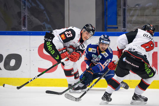 Malmö Redhawks Christoffer Forsberg och Växjös Emil
