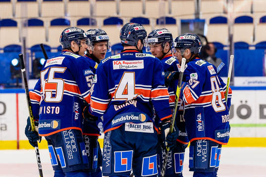 Växjös Tim Erixon jublar