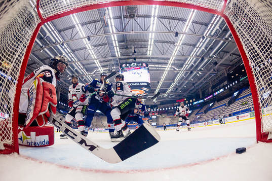 Växjös Marcus Sylvegård (ej i bild) gör mål 1-0 bakom
