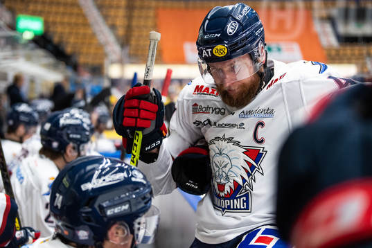 Linköpings Jonas Junland på bänken