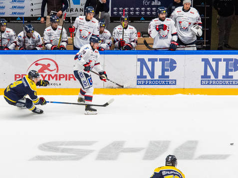 s Emil Andrae och Linköpings Petteri Nikkilä