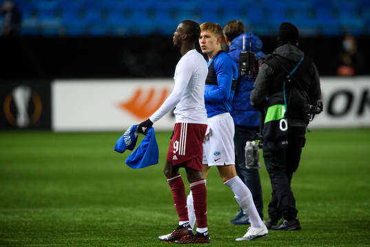 Nicolas Pépé of Arsenal and Marcus Holmgren Pedersen of