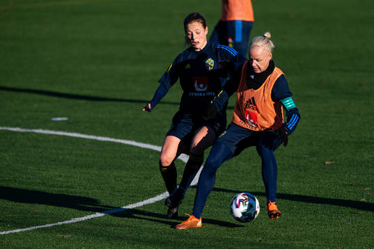 Anna Anvegård och Caroline Seger