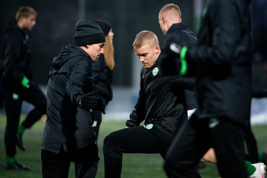 Västerås Kevin Custovic värmer upp