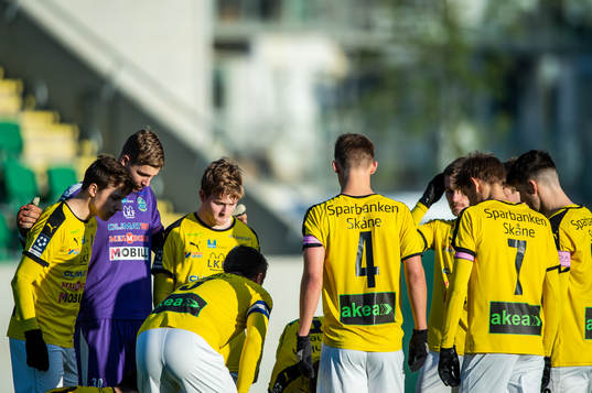 Lunds spelare samlas i en ring