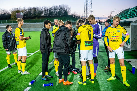 Nervös väntan bland spelarna