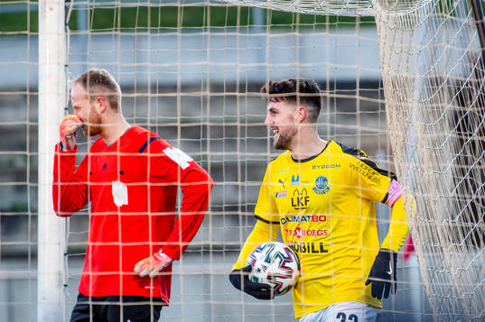 Lunds Oliver Stojanovic Fredin jublar framför Lindomes