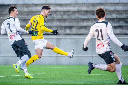 Lunds Oliver Stojanovic Fredin passerar Lindomes Anders