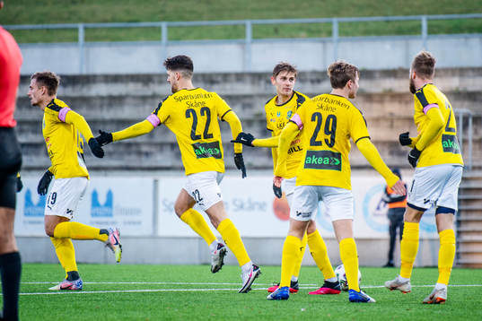 Lunds Oliver Stojanovic Fredin gör 1-1 och jublar med