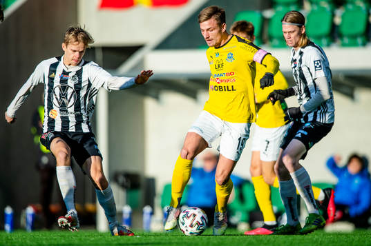 Lunds Jesper Rindmo med bollen