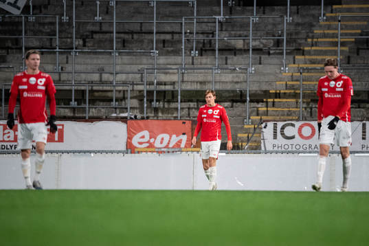 Degerfors Gustav Granath deppar med lagkamrater