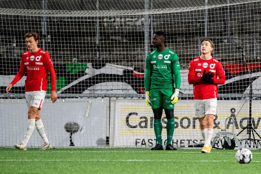 Degerfors målvakt Ismael Diawara deppar