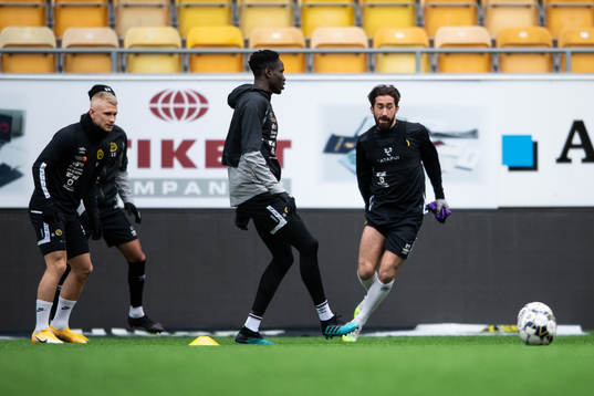 Simon Strand, Joseph Stanley Okumu och Frederik Holst