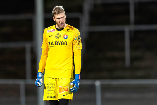 Örgrytes målvakt Fredrik Andersson deppar