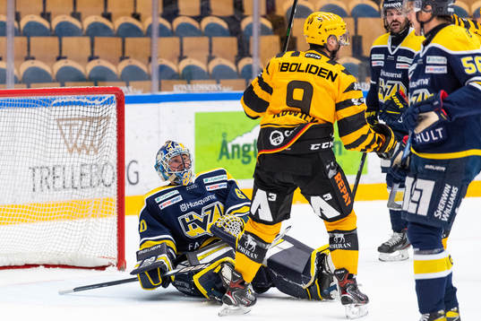 s målvakt Hugo Alnefelt deppar