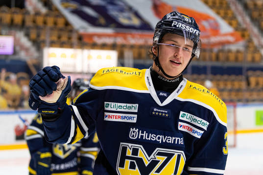 s Oskar Olausson jublar