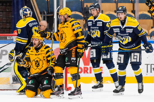 Skellefteås Oscar Möller jublar