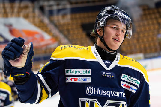 s Oskar Olausson jublar