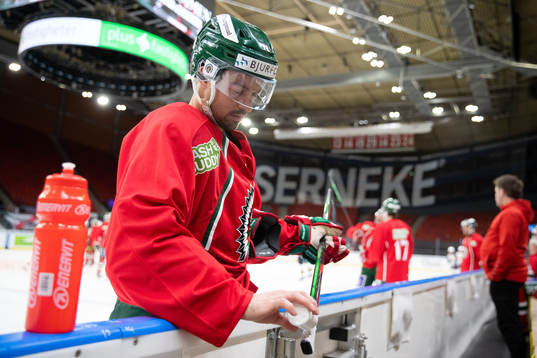 Frölundas Patrik Carlsson innan ishockeymatchen i SHL