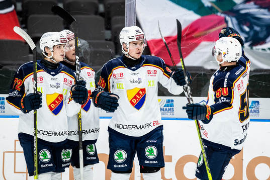 Djurgårdens Alexander Holtz jublar med lagkamrater