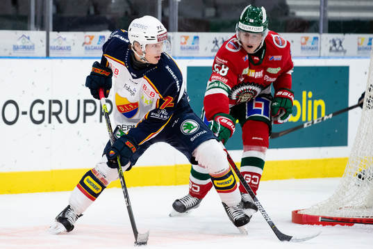 Djurgårdens William Eklund och Frölundas Jesper Sellgren
