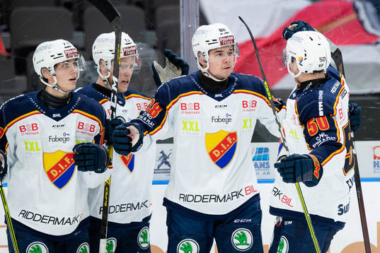 Djurgårdens Alexander Holtz jublar med lagkamrater