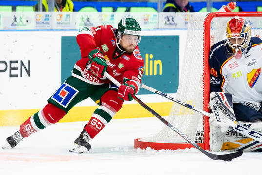 Frölundas Mats Rosseli Olsen mot Djurgårdens målvakt