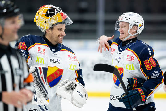 Djurgårdens målvakt Mantas Armalis  och Tobias Ekberg